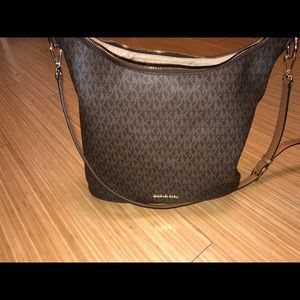 Micheal Kors cross body bag